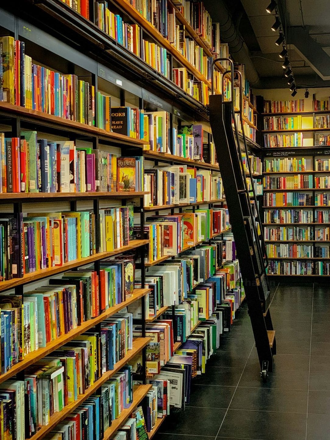 Bücherhafen 8